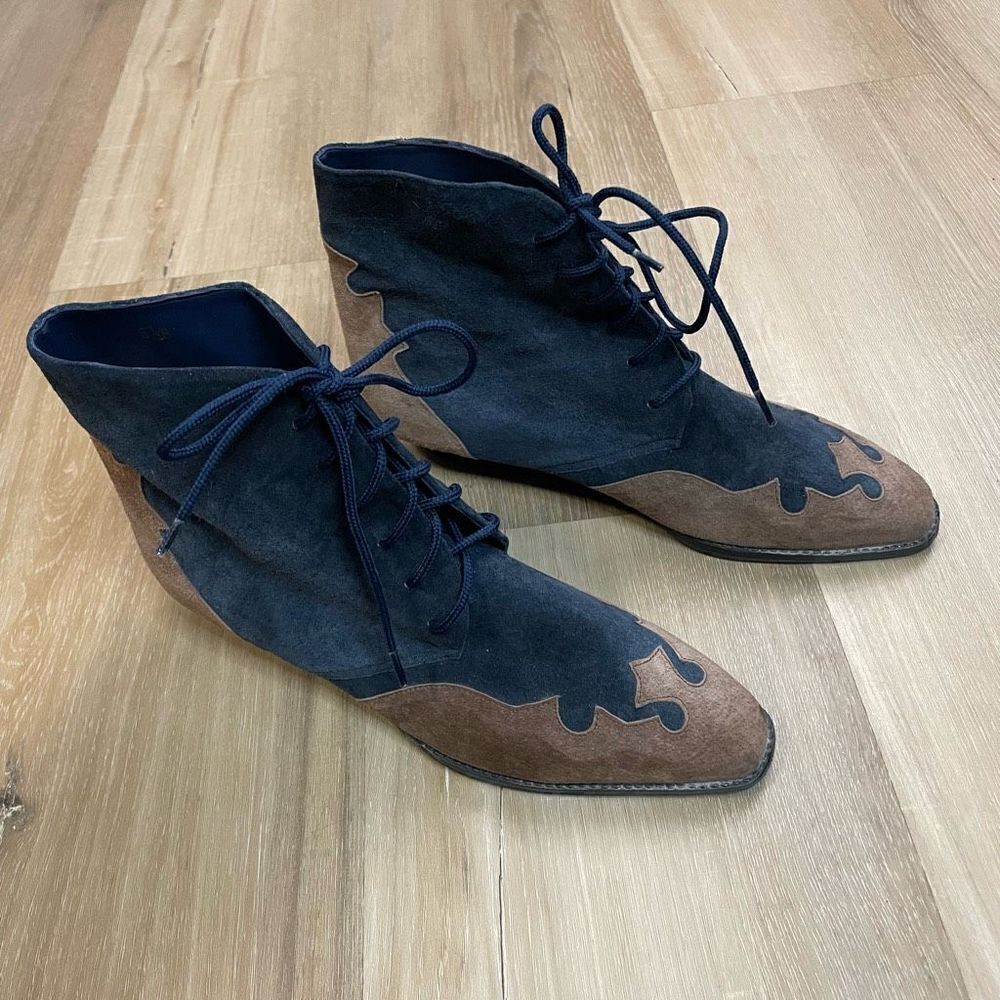VTG Newport News Western Ankle Boots Navy Blue Tan Suede Lace Up Pointy Toe 6.5
